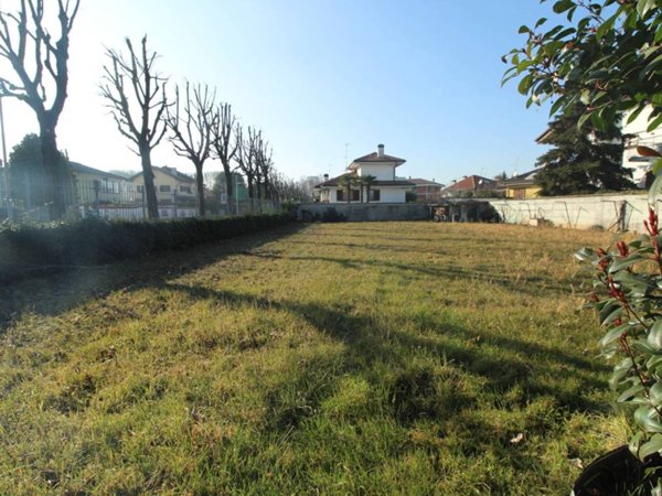 terreno edificabile in vendita a Casorezzo