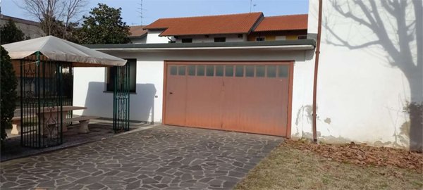 casa indipendente in vendita a Casorezzo