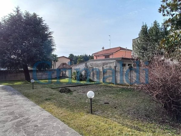 casa indipendente in vendita a Casorezzo
