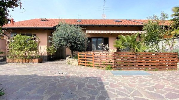 casa indipendente in vendita a Casorezzo