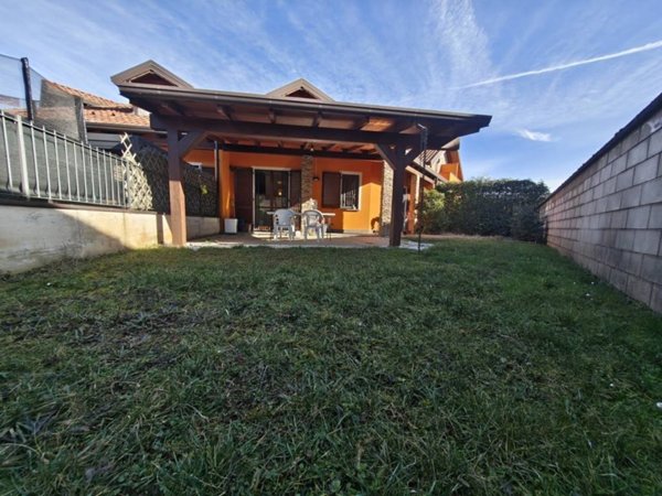 casa indipendente in vendita a Casorezzo