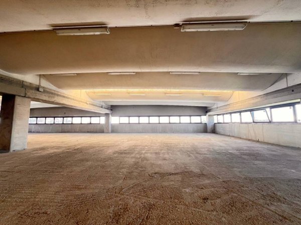 locale commerciale in vendita a Casorezzo