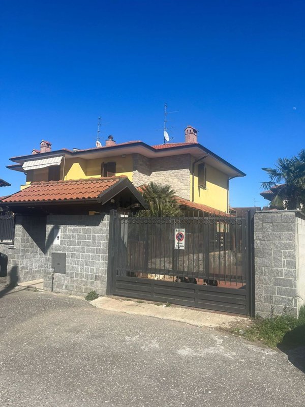 casa indipendente in vendita a Casorezzo