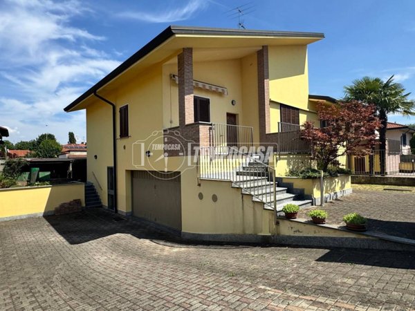 casa indipendente in vendita a Casorezzo