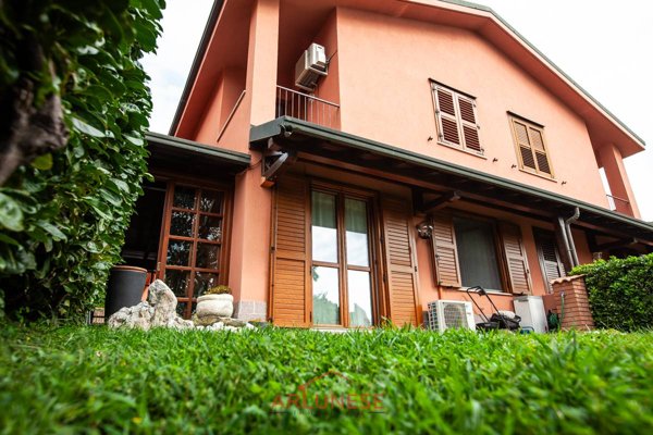 casa indipendente in vendita a Casorezzo