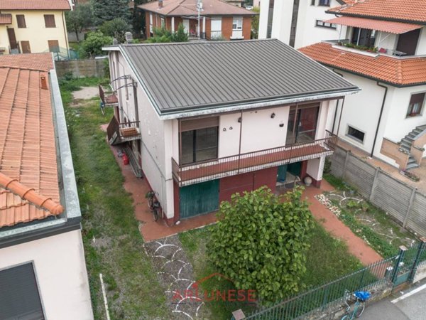 casa indipendente in vendita a Casorezzo