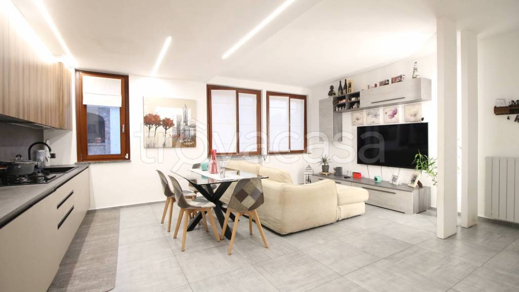 appartamento in vendita a Cassano d'Adda in zona Cascine San Pietro
