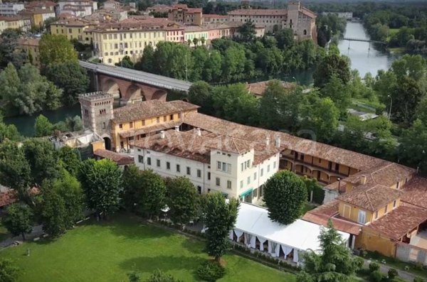 negozio in vendita a Cassano d'Adda