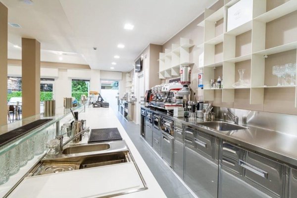 negozio in vendita a Cassano d'Adda