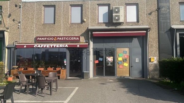 negozio in vendita a Cassano d'Adda