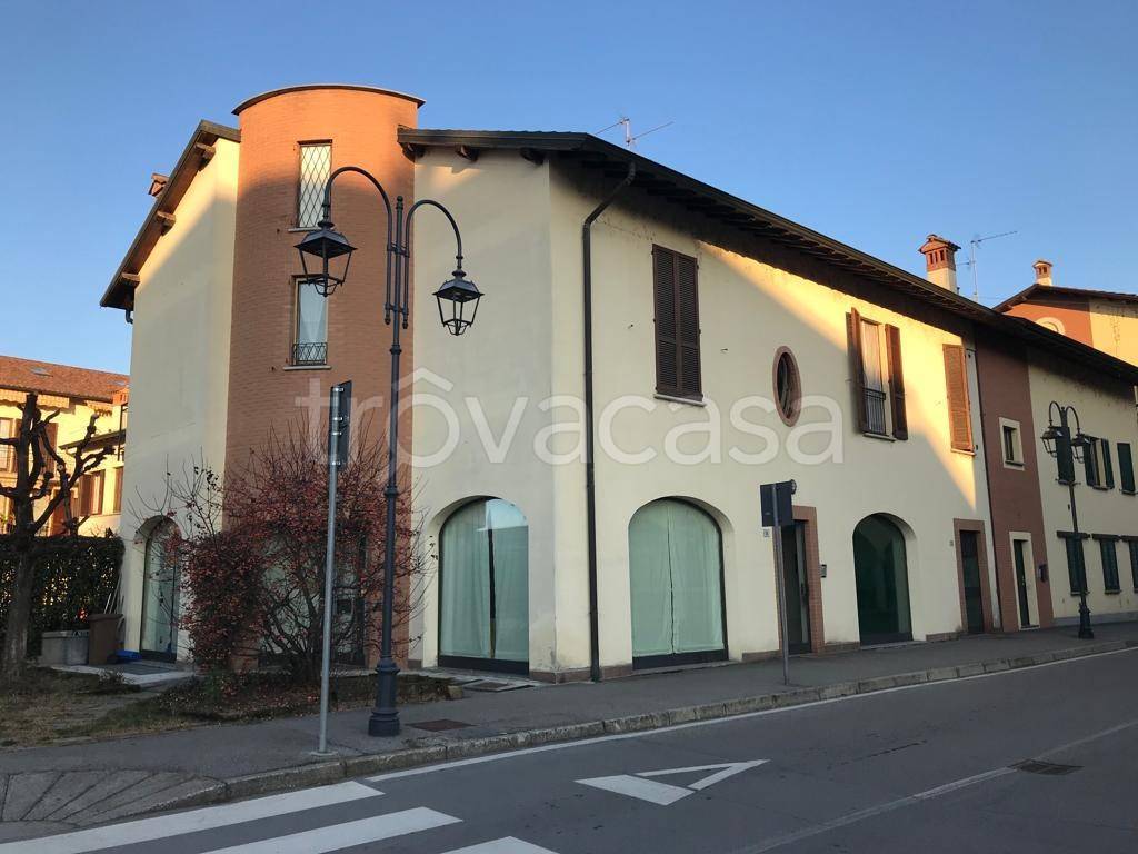 negozio in vendita a Cassano d'Adda