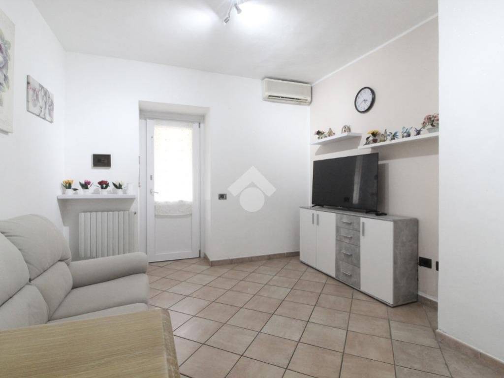 appartamento in vendita a Cassano d'Adda in zona Cascine San Pietro
