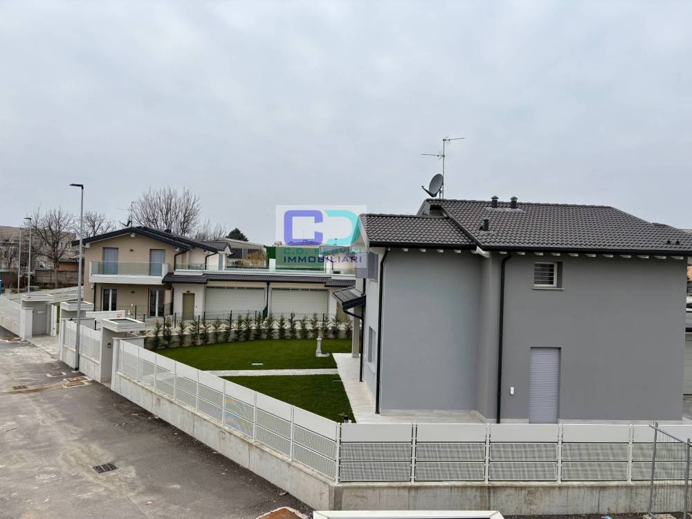 casa indipendente in vendita a Cassano d'Adda