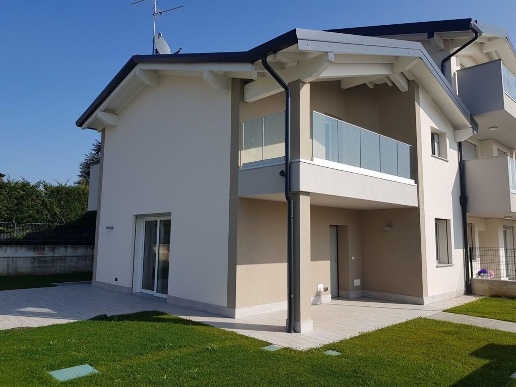 casa indipendente in vendita a Cassano d'Adda