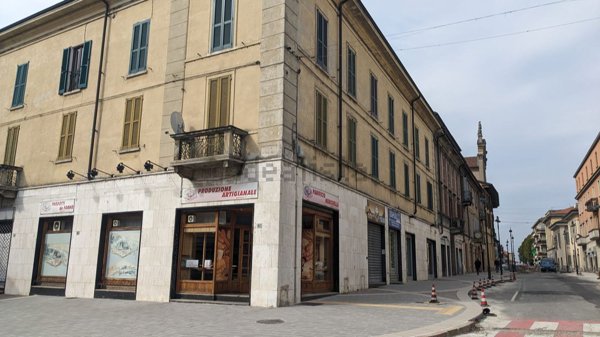 locale commerciale in vendita a Cassano d'Adda