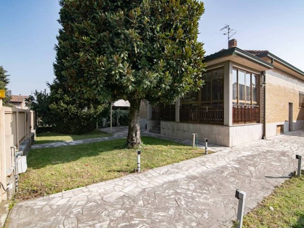 casa indipendente in vendita a Cassano d'Adda in zona Cascine San Pietro