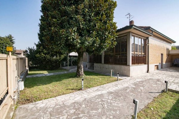 casa indipendente in vendita a Cassano d'Adda in zona Cascine San Pietro