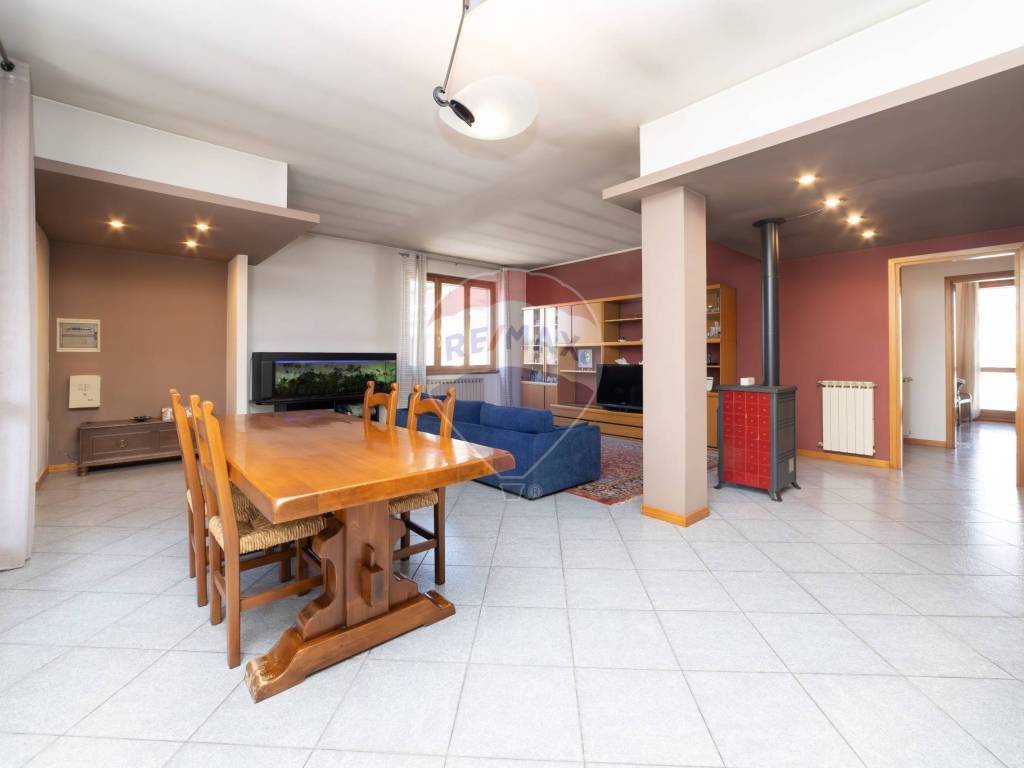 intera palazzina in vendita a Cassano d'Adda in zona Groppello d'Adda