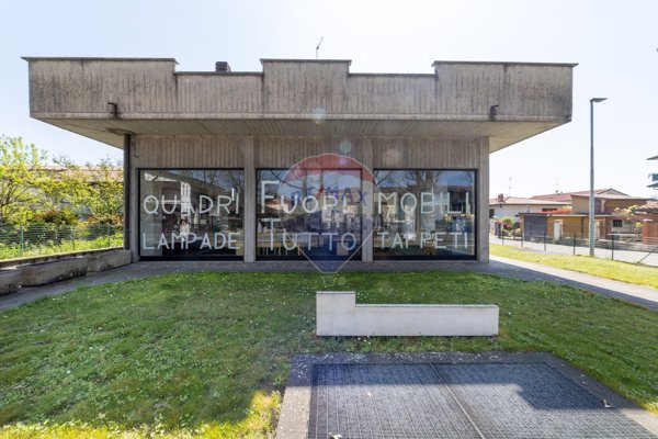 locale di sgombero in vendita a Cassano d'Adda
