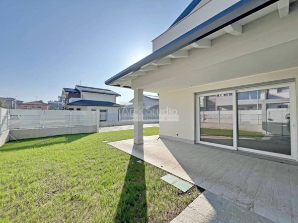 casa indipendente in vendita a Cassano d'Adda