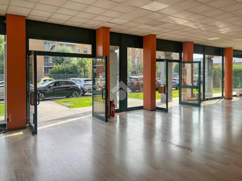 negozio in vendita a Cassano d'Adda