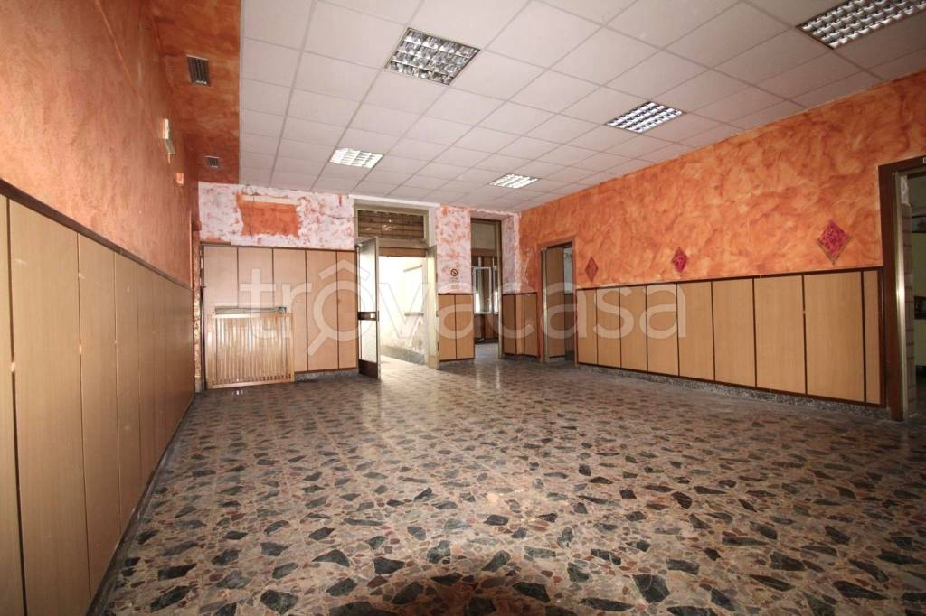 negozio in vendita a Cassano d'Adda