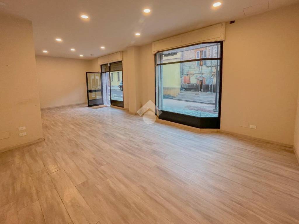 negozio in vendita a Cassano d'Adda