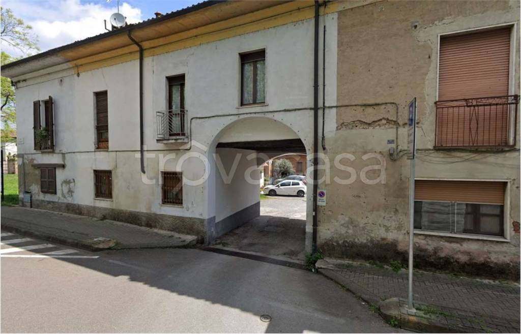 locale commerciale in vendita a Cassano d'Adda