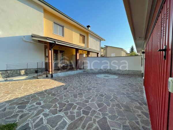 casa indipendente in vendita a Cassano d'Adda in zona Groppello d'Adda