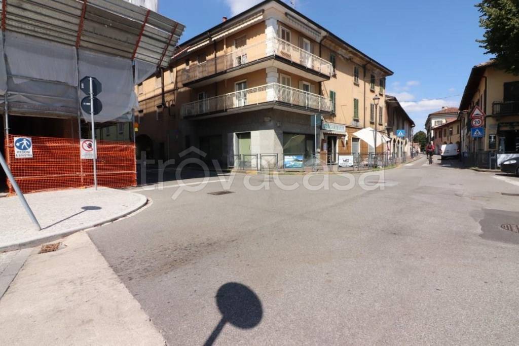 negozio in vendita a Cassano d'Adda