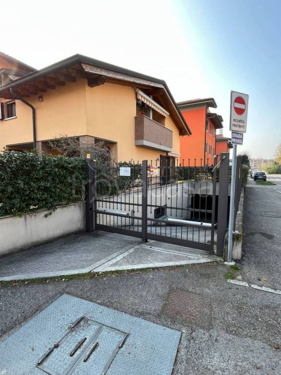 intera palazzina in vendita a Cassano d'Adda