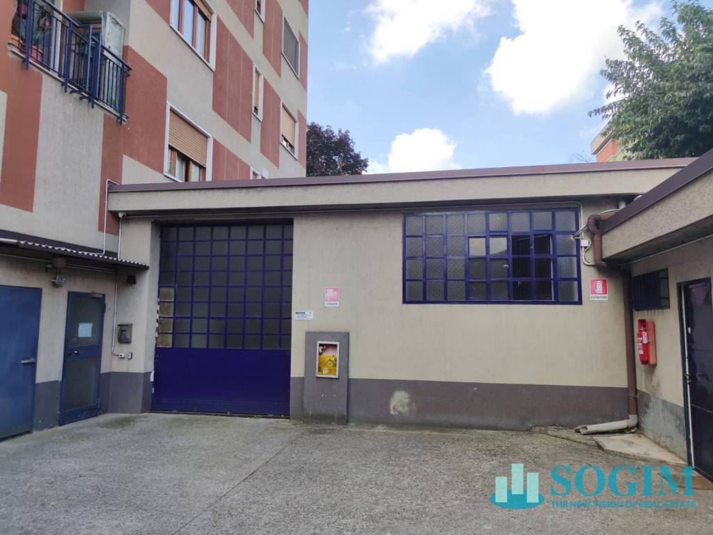 negozio in vendita a Cassano d'Adda