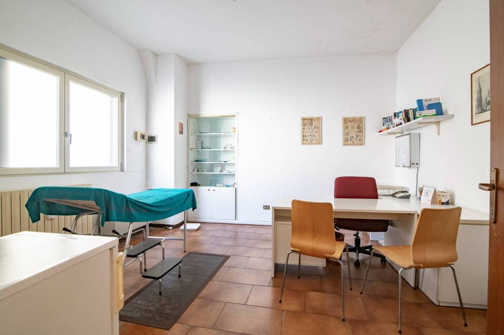 negozio in vendita a Cassano d'Adda