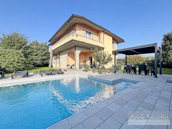 casa indipendente in vendita a Cassano d'Adda