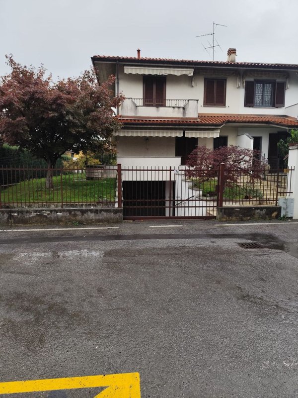 casa indipendente in vendita a Cassano d'Adda in zona Groppello d'Adda