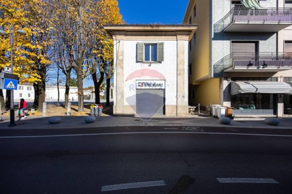 negozio in vendita a Cassano d'Adda