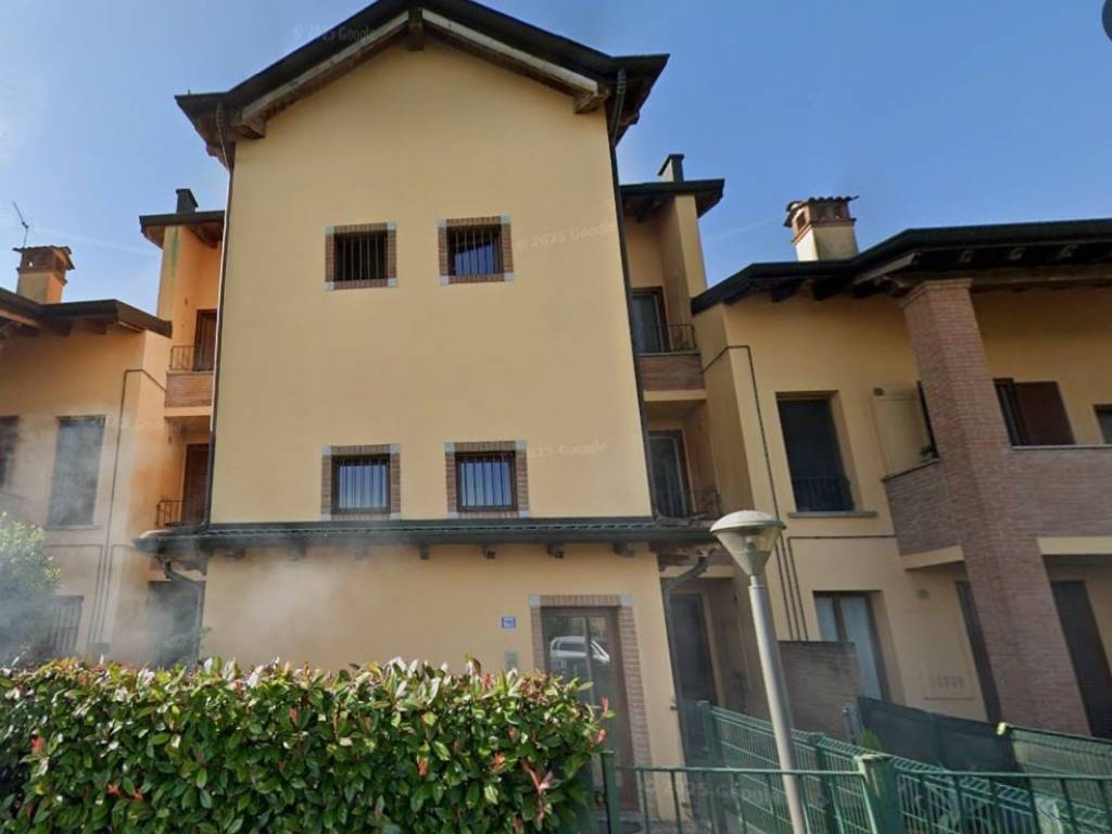 appartamento in vendita a Cassano d'Adda in zona Cascine San Pietro