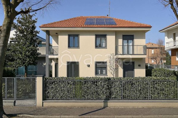 casa indipendente in vendita a Cassano d'Adda