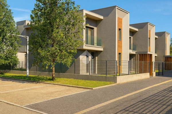 casa indipendente in vendita a Cassano d'Adda