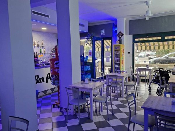 negozio in vendita a Cassano d'Adda