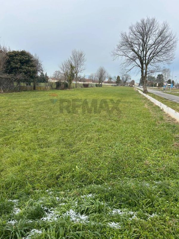 terreno edificabile in vendita a Cassano d'Adda