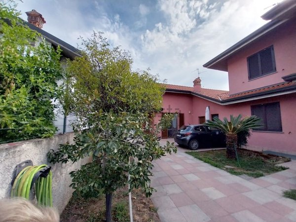 casa indipendente in vendita a Cassano d'Adda in zona Groppello d'Adda