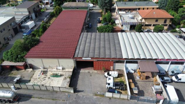 locale commerciale in vendita a Cassano d'Adda