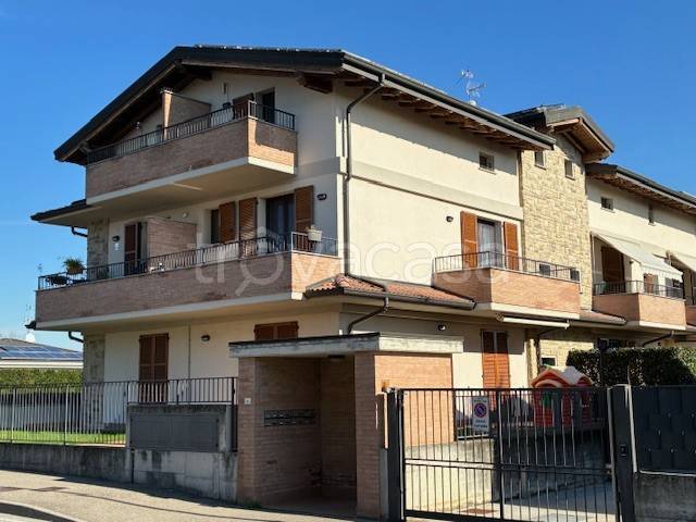 appartamento in vendita a Cassano d'Adda in zona Cascine San Pietro