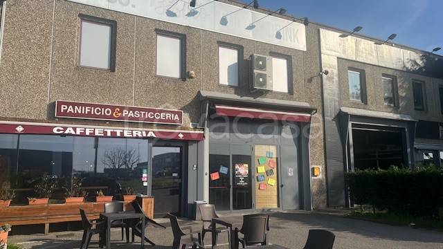 negozio in vendita a Cassano d'Adda