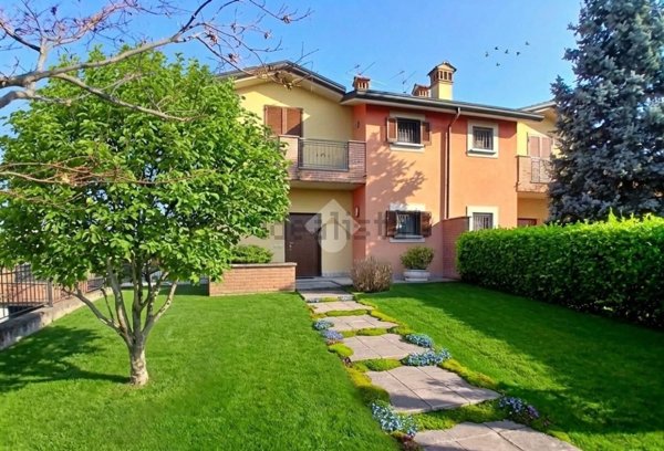 casa indipendente in vendita a Cassano d'Adda