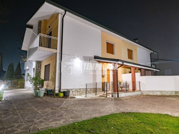 casa indipendente in vendita a Cassano d'Adda