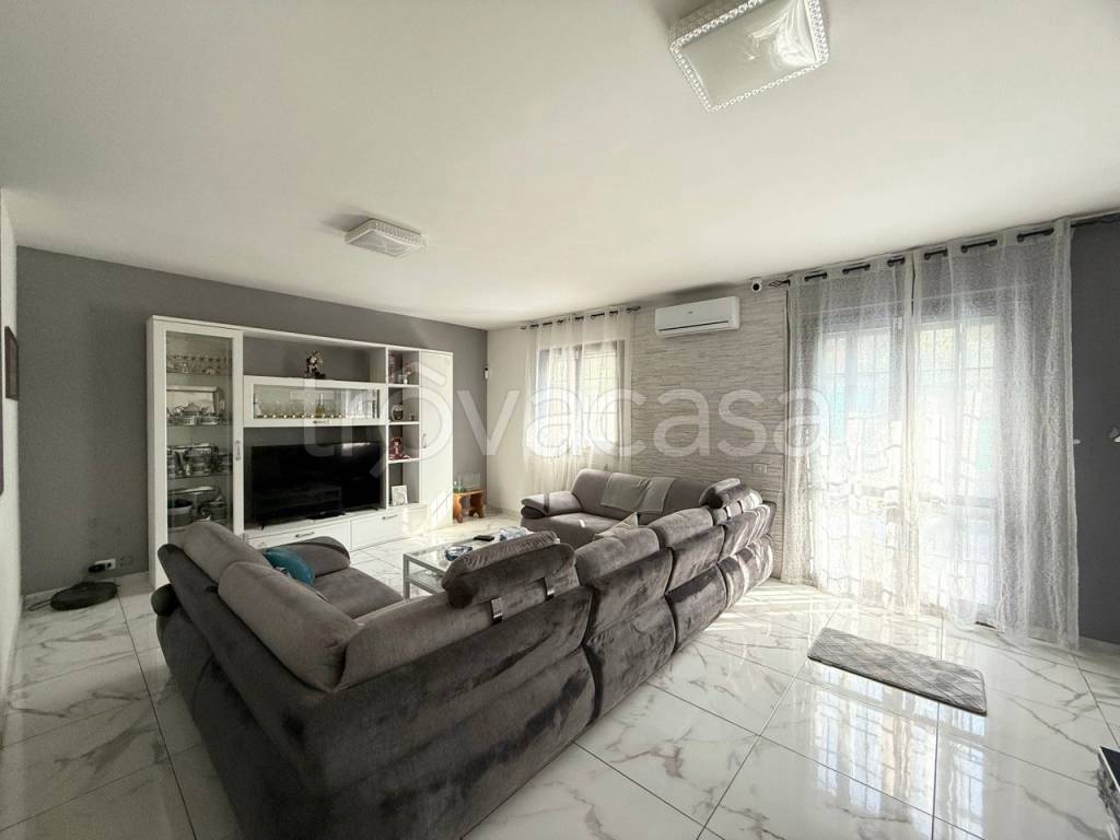 casa indipendente in vendita a Cassano d'Adda in zona Cascine San Pietro