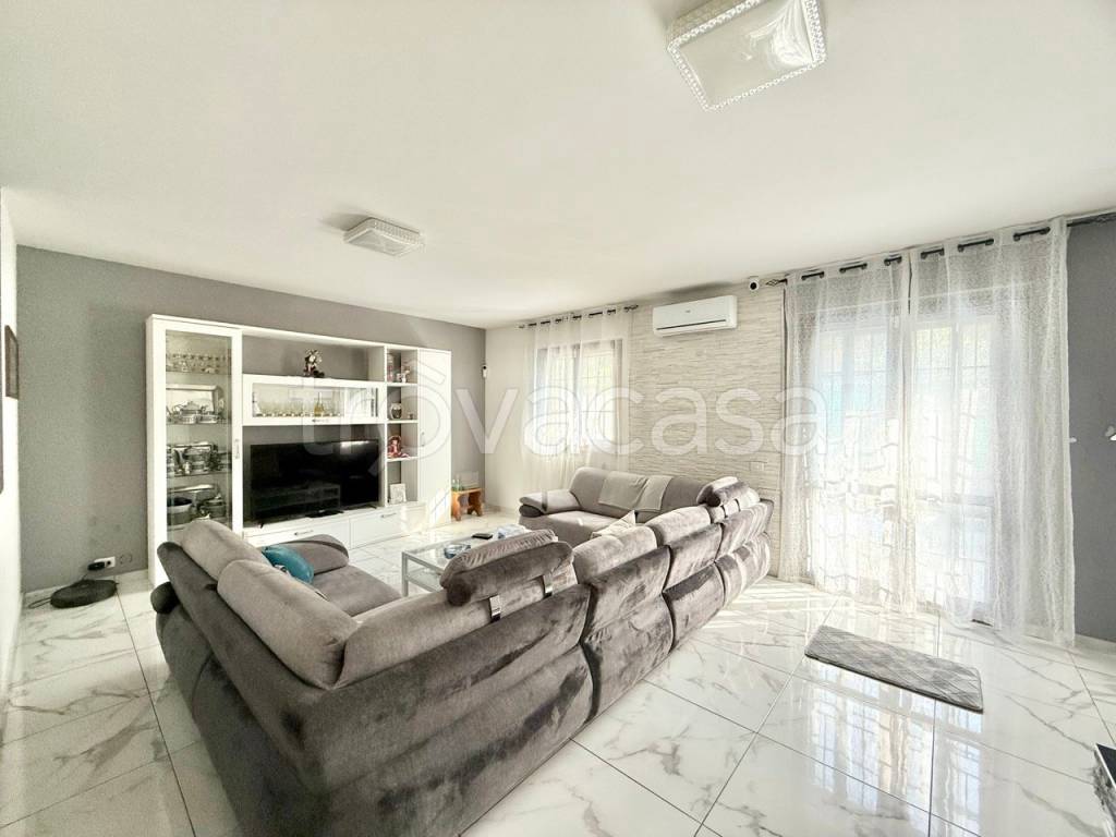 casa indipendente in vendita a Cassano d'Adda in zona Cascine San Pietro