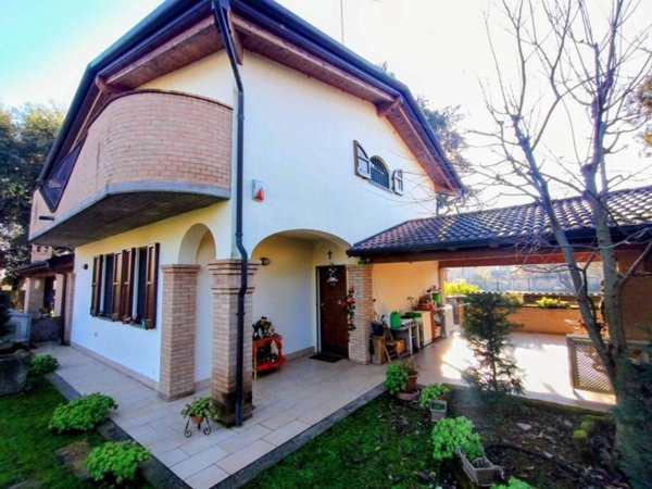 casa indipendente in vendita a Cassano d'Adda in zona Groppello d'Adda